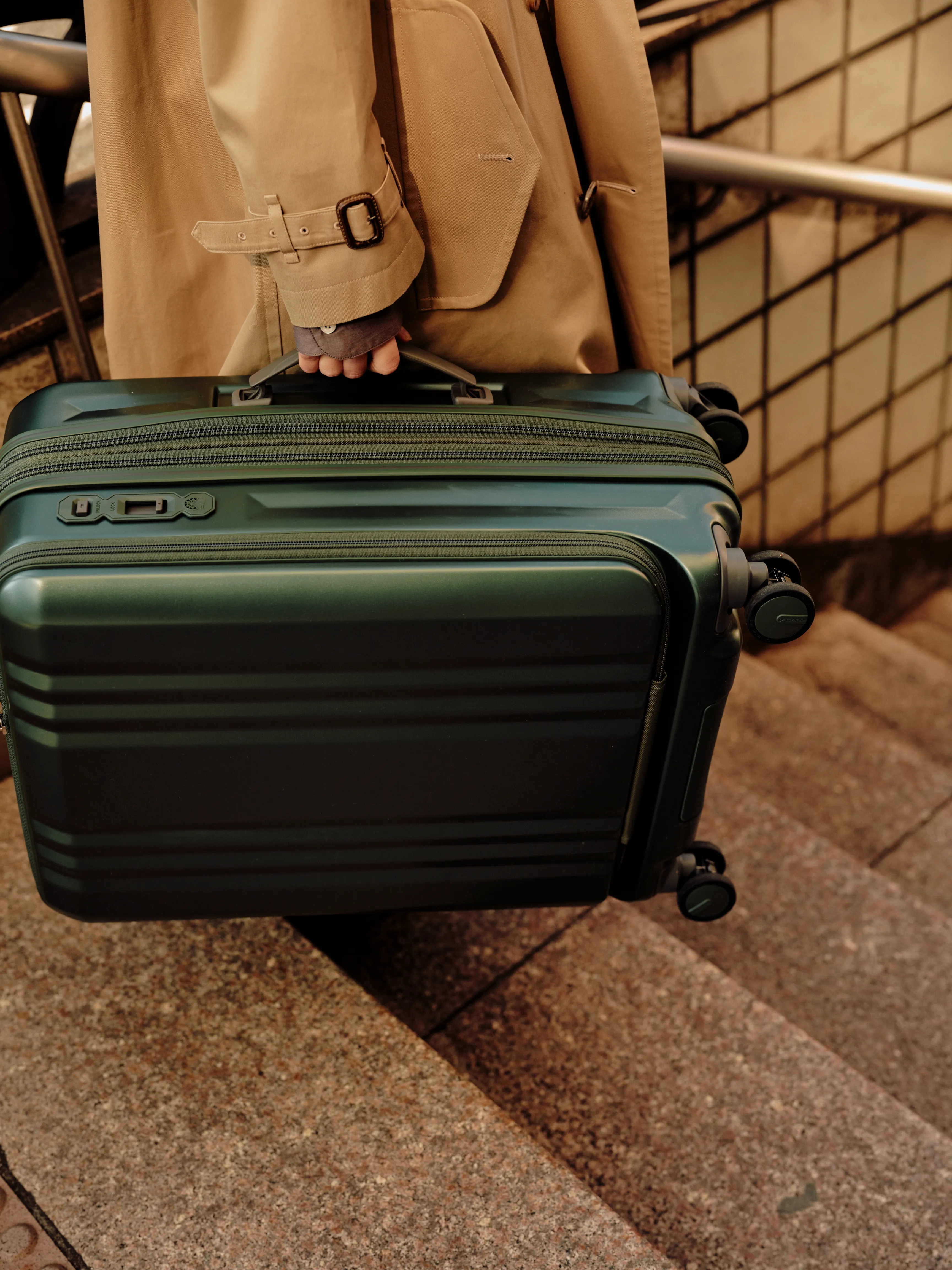 デカかるEdge | スーツケース｜アジア・ラゲージ (Asia Luggage Inc